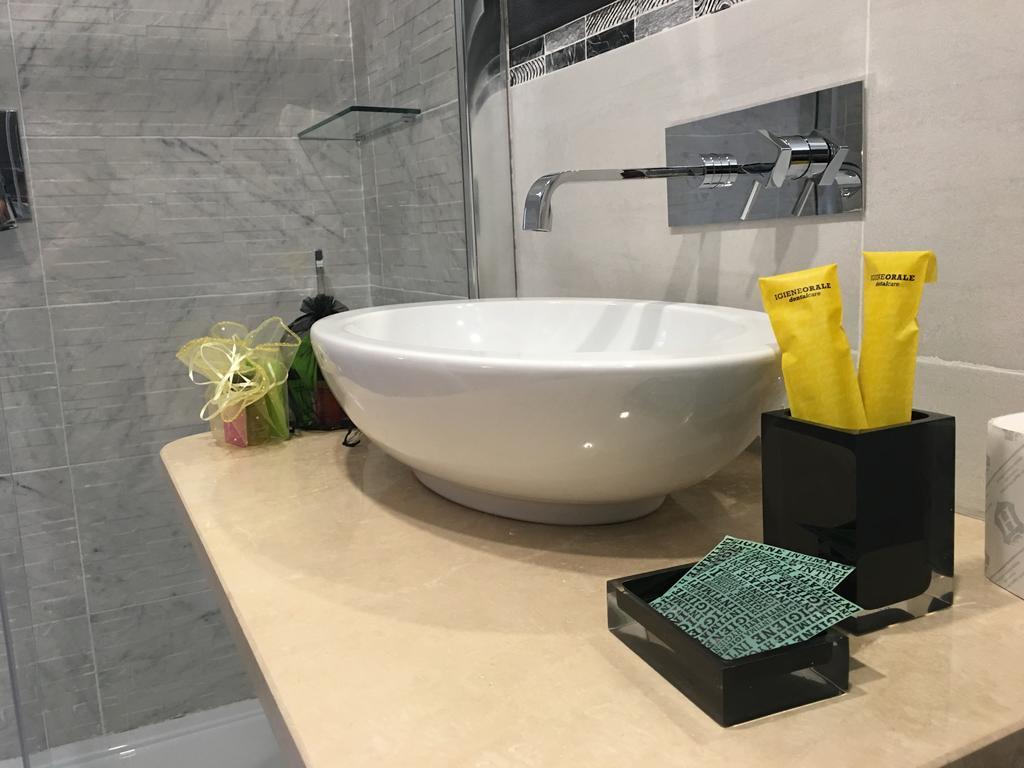 Crystal Rhome 로마 외부 사진